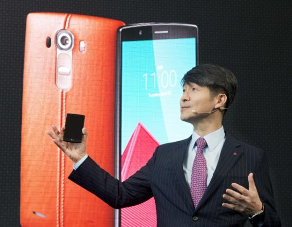 8.9 mm gibi gnmz standartlarnda kaln diyebileceimiz bir yapya sahip olsa da, G4&#8217;n olduka k durduunu syleyebiliriz.