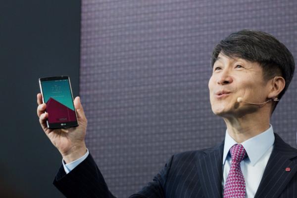 Yksek ISO ayarlar, canl histogram ve manuel deklanr hz gibi ayarlarn yannda RAW grnt kaydetme ile telefon ne kyor.