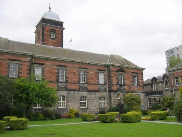 19- University of Dundee  ALMANYA