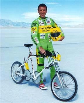 Fred Rompelberg isimli Hollandal bisikleti, bir ralli aracnn arkasna takt bisikleti ile kurumu tuz gl zerinde bu rekoru krmtr.