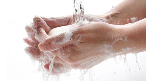 Ilk suda ellerinizi ykayn:<br>    Ilk su vcuttaki sinir sisteminin yatmasnda byk rol oynar. Dzenli banyo zamanlar da rahatlamanza yardmc olur. Duunuza katacanz epsom tuzu, tm sinirlerinizi alacak, rahatlam hissedeceksiniz.