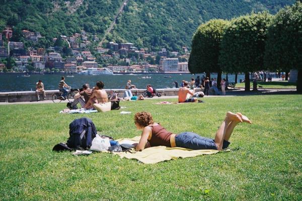 Ayakkablarnz karn:<br>    Ayakkablarnz kararak, ayaklarnz uzatn. Bylece iskelet sisteminizde rahatlama olacak ve geveyeceksiniz.