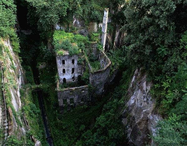 Gney talya'da terk edilmi bir deirmen