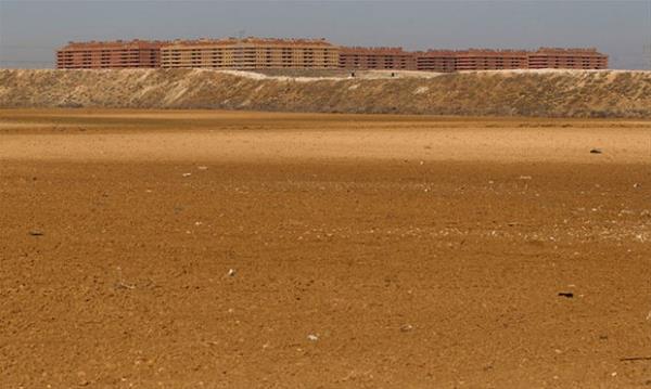 Madrid yaknnda terkedilmi apartman bloklar, spanya