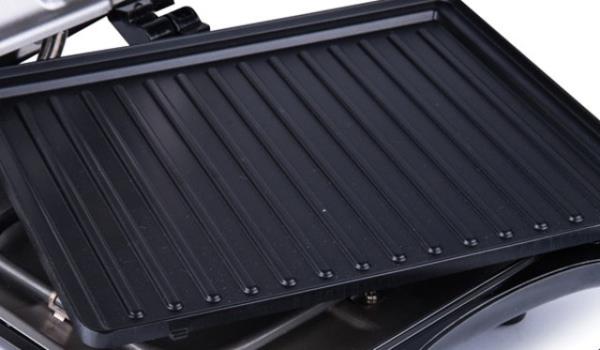 En ok kullanlan perflorooktan slfonat (PFOS) ve perflorooktonat (PFOA) ismi verilen sentetik kimyasallar, gerek fabrika atklarnn sulara karmasyla gerekse rnlerden direkt yiyeceklere gemesiyle karacier harabiyeti ve ksrla yol amakta.