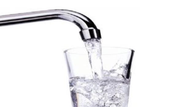 Belli dozlarda verildiinde insanlarda, 1. Dk ve l doum yaptrdn, 2. Beyni etkileyerek insanlar aptallatrp itaatkr kldn fark ettiler. Planlarn uygulamak iin aptal ve itaatkr bir toplum hayal eden Hitler&#8217;in o dnemde kendisine hizmet edenlerin ve halknn sularna dzenli olarak florr ilave ettii iddia ediliyor.