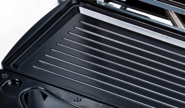 Damarlarmzn ierisinde tadmz bir sorun dile getiriliyor ve bizler tepkisiz kalyoruz. Belki de bilim insanlarnn da dikkat ekmek iin &#8220;provokatif&#8221; giyinmesi, biraz normal d davranmas ve rtkanlk yapmas gerekiyor: &#8220;Geeel geeel, bilim haberinin kral buradaaa... Sessiz sedasz nasl zehirlendiimiz ortaya kt...&#8221;