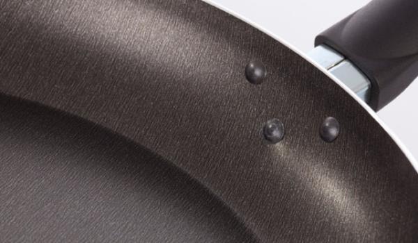 Yllar nce de gndeme getirilen bu problemin gerekle yakndan uzaktan ilgisi olmadn savunan baz tccarlar, kimyasal yapy maniple ederek zararl olmaktan kardklarn iddia etmiti.