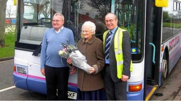 9. Oturan genlere yer vermesi iin bask yapan teyze