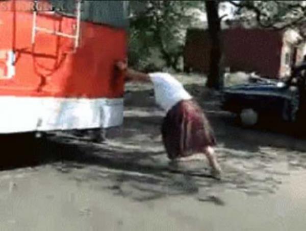 29. Bozulan otobs' iten yolcu