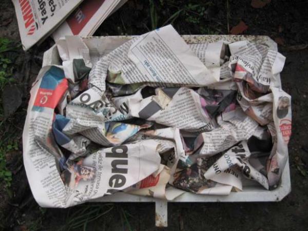 8. Gazete kad ile kt kokulara son..   <br>  Buzdolabnda yeterli yeriniz varsa, gazete kadn buruturup buzdolabnzn bir kesine koyun.Gazete kad kt kokularn giderilmesine yardmc olacak.