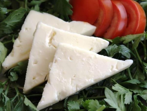 1. Kokunun kaynan bulun..  <br>    lk nce kokunun ana kaynan bulup onu yok etmeniz lazm. Kapa ak braklm peynir, sebzelikte rm sebze ya da meyveler buzdolabnda kt koku olumasna neden olabilir. Ayrca uzun sre buzdolabnda kalm enginar, barbunya gibi zeytinyal yemekler de buzdolabn kokutabilir.Kayna belirledikten sonra onu hemen buzdolabndan karn.