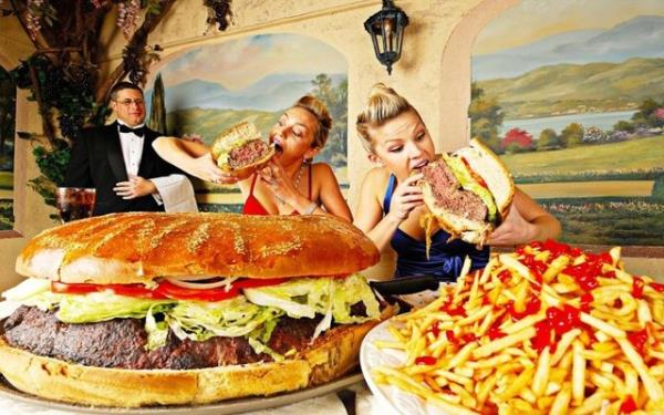 Yemek: Ayn kilodaki kiilerden, erkekler kadnlardan daha ok yemek ihtiyac duyarlar; nk metabolizmalar daha hzldr.