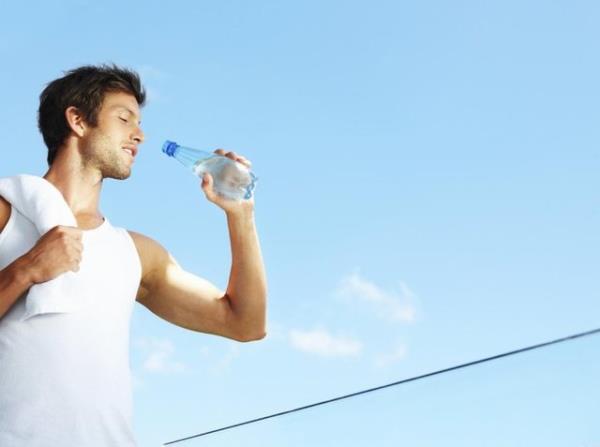 Enerji Harcamas: Erkekler hareketsiz halde, vcudun metrekaresi bana ortalama 39,5 kalori yakarlar. Kadnlar ise 37 kalori. Erkein gnlk kalori ihtiyac 2700 kalori, kadnnki 2000 kaloridir.