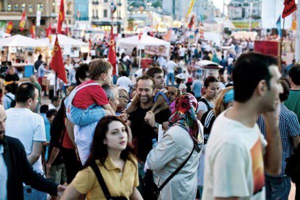 Aratrma irketinin 12 ilde toplam 18 bin 750 kiiyle yapt anketin sonularna gre AK Parti, 10 ehirde birinci, CHP ve HDP de 1'er ehirde birinci parti oldu. MHP ise Trabzon, Erzurum, Afyon ve Nevehir'de ikinci parti oldu.