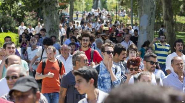 ORC Aratrma son olarak 7 blgede yer alan stanbul, Ankara, zmir, Bursa, Hatay, Diyarbakr, Trabzon, Erzurum, Zonguldak, Afyon, Adyaman ve Nevehir'de semene, "7 Haziran'da oy vermeyi dndnz parti hangisidir?" diye sordu.