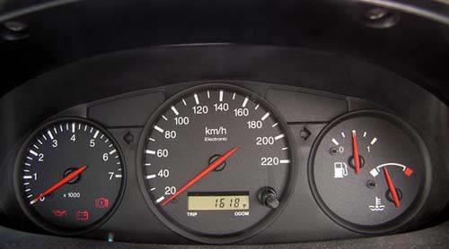 Mmkn mertebe 25 kilometre hzdan dk, 95 kilometreden yksek hzda ara kullanmaynz. Her iki durumda da hem daha fazla yakt tketimine hem de daha fazla kirleticinin atmosfere atlmasna neden olursunuz'' diye konutu.