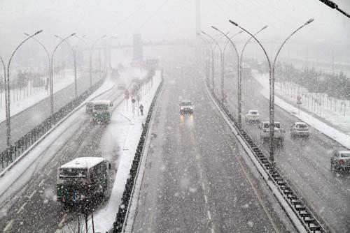Eksi 15 derece altndaki scaklklarda yakt tketiminin yzde 30'a varan oranda arttn bildiren Can, k aylarnda ara hareket ettirilmeden nce motorun snmas gerektiini belirterek, ''Aracnz hareket ettirmeden nce motorun snmas iin 1-2 dakika rlantide altrmanz yeterlidir'' dedi.