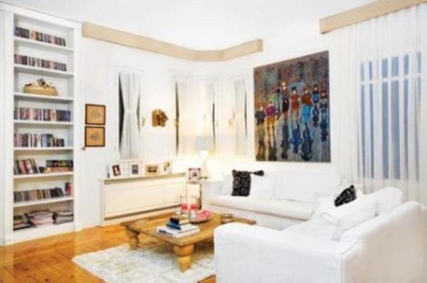 Ryadaki ses evin kiralk olduunu sylyordu. nternette 'Kurueme kiralk' yazdmda kan ilk resimli evin buras olmas da enteresan. Ve ite sonunda buradaym."