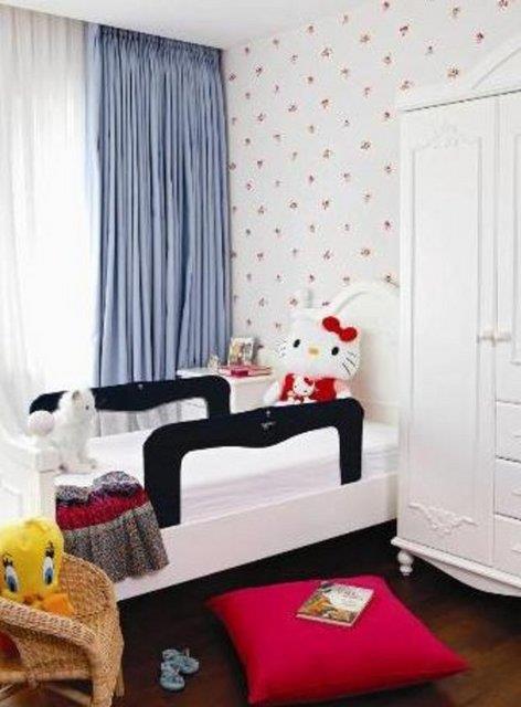 Demet ener, "Evlendiimiz zaman The Ritz Carlton Otel'in rezidansnda kalyorduk. Bu ev de bo duruyordu. brahim 10 yl nce alm ama hi oturmamt. rem dounca buraya tandk. Dekorasyonunu ben yaptm. Buras bizin cennetimiz, huzur kalemiz" diyor....