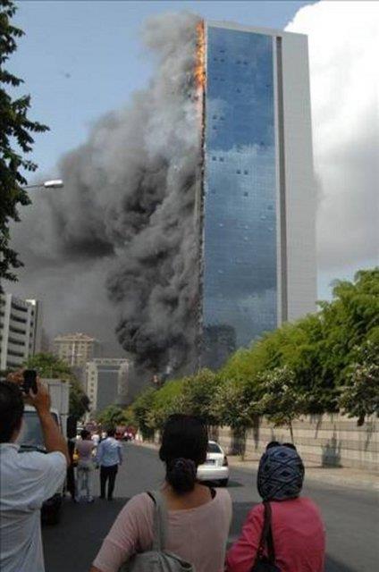 Ece Erken, "Buras benim kalem. Keyfini de maalesef daha sremedim. Devaml tadilat vard evin iinde. Her ey rayna yeni oturdu" demiti.