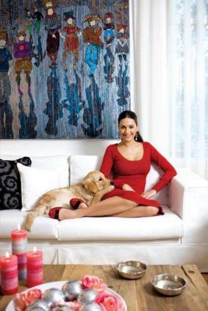 Bergzar Korel ise bekarken yaad ve ok sevdii evinin yksn yle anlatyor: "Ablam Zeynep bu evde yaad, burada evlendi.