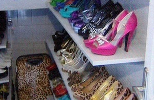 yle ki evde ayakkablarn koyacak yer bulamayan arkc merdiven altn ayakkablk olarak deerlendirdiini aklad.