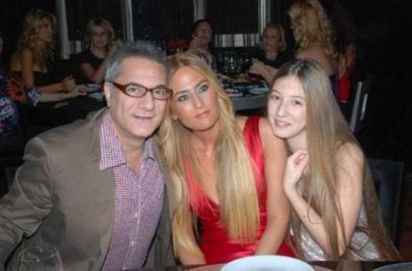 Sezin Erbil Yazgan, hazrlad blogda babasnn evinin fotoraflarn paylat. Yazgan bu paylamn sonuna "Canm babama ekim yapmama izin verdii iin teekkr ediyorum. Doum gnn kutlu olsun canm babam, ilk akm...." notunu dmeyi de ihmal etmemi.