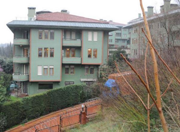 nceki gn 6 kiilik nakliye ekibi Yeilay'n ve olu Osman Nejat'n eyalarn yeni evlerine tad.