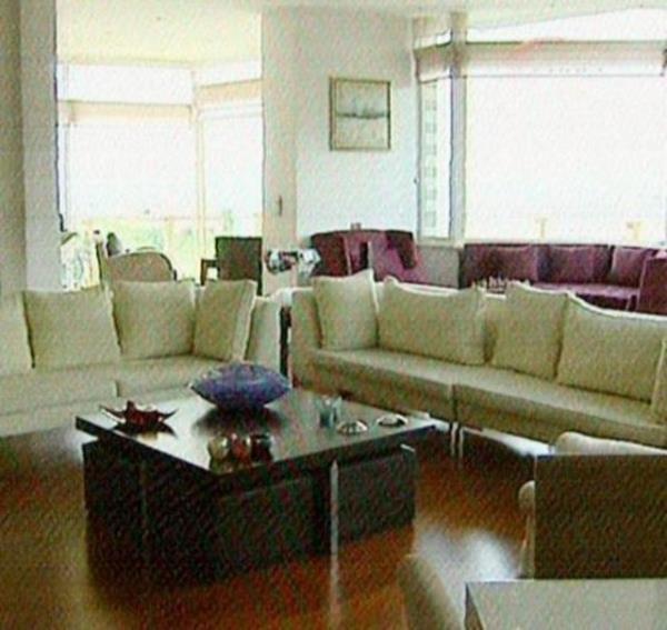 nl arkcnn 4 katl evinde bir de asansr bulunuyor. Eve gelen yallar iin olduka kullanl bir fikir olduunu sylyor Ferhat Ger...