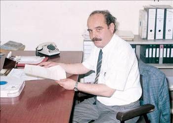 Hava scaklklarnn eksi derecelere dt bir k gecesi sunumunu bitirirken muzip bir glmsemeyle "hepinize donsuz geceler dilerim sayn seyirciler" dedi ve o anda hayat deiti.<br>    Kurduu bu cmle ertesi gn btn gazetelere haber oldu. mer, hava durumu sunuculuundan alnp masa ba bir greve verildi. Bana gelen bu durumun zntsne kaplan mer, fel geirdi ve sonra da 61 yandayken hayata veda etti.