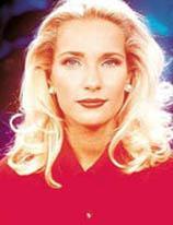 Bir dnemin gzde spikerlerinden Zeynep Kasmlolu da ilgin bir canl yayn kazas yaamt.