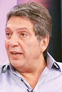 "Gollerimizi Hagi ile Arif att sayn seyirciler. Bu tablo bana byk Trk bestecisi Hac Arif Beyi hatrlatyor nedense."