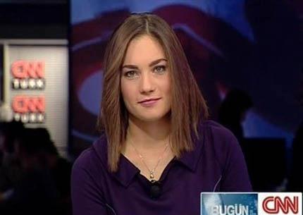 CNN Trk'n deneyimli spikerlerinden Nevin Meng, Antalya bata olmak zere Akdeniz blgesini etkisi altna alan youn yalar konusunda Bnyamin Srmeli'yle konuurken ehir yerine lke deyince gnlerce konuuldu.