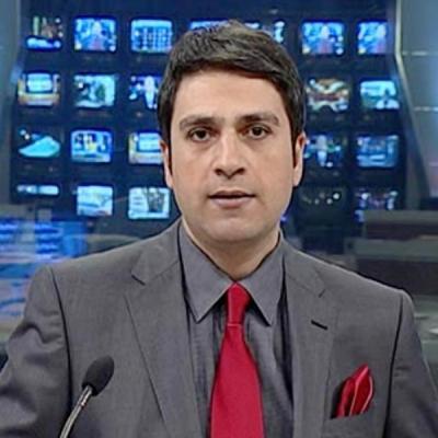 Tam iyi akamlar derken bir grlt oldu.  <br>  Ekrana dikkatli bakanlar arkada bir bardan uup yere dtn ve krldn grdler.  <br>  O bardak Erhan elik'in masasndayd. Ancak balant srasnda eli arpt, bardak masadan utu ve grltyle patlad...  <br>  Erhan elik'in kaza srasndaki aknl ekrana da yansd, bardan krlmas ise 'nazar kt' yorumlarna yol at.