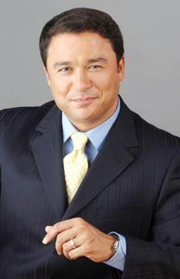 Yakuphanoullarndan tam haber okurken bir anda arkasnda bulunan dekorun bir paras kafasna dt.