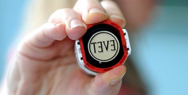 Ayn zamanda Baheehir niversitesi letiim Fakltesi'nde ders veren iletiim uzman olan yazar, aratrma irketlerinin seim anket sonularn yazsnda tablo halinde verdi.