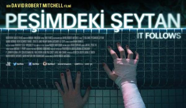 "Peimdeki eytan"<br>    David Robert Mitchell`in ynettii filmde; Maika Monroe, Keir Gilchrist, Daniel Zovatto, Jake Weary, Carollette Phillips, Loren Bass ve Olivia Luccardi oynuyor. Genlik, korku ve gerilim trndeki "Peimdeki eytan", baka birinden kendisine aktarlan ne olduu belirsiz varlktan kurtulmaya alan bir gen kzn yksn anlatyor.