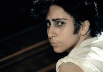 Lady Gaga bir erkek mi?<br>  Ayda ortalama 18 bin kez