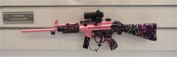 MKE kadn avclarn istei zerine  pembe avc tfei retti.