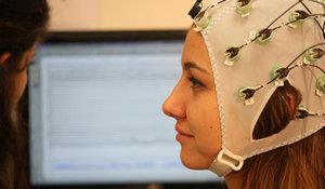 Amerikal piyasa aratrma irketi Sharp Brains, dnce okuma konusunda alnan patent saysnn son 4 ylda tam 4 kat arttn aklad geen hafta. Sebep olarak da komik tesi bir aklama yapt: &#8220;nsanlarn neleri daha ok sevdii tespit edilerek o rnler retilecek. Ana sebep aslnda budur.&#8221;