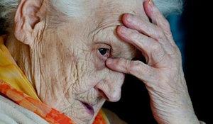 ALZHEIMER HASTALIININ TEDAVS N YANAN IIK  <br>  Washington niversitesi bilim insanlar, Alzheimer hastalarnn beyninde oluan &#8220;amiloid plaklar&#8221;nn kanda ykselen eker ile orantl olarak arttn gsterdi. Daha nceki yllarda da, Alzheimer hastalnn, daha ok eker hastal olanlarda gelitii sadece istatistiki deerlere baklarak syleniyordu.