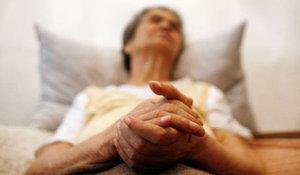 &#8220;yle grnyor ki ok salkl bir insanda dahi ar tatl tketimi ile kandaki glikoz oran yksek seyrederse beyinde beta amilod oran % 20 artyor. ayet kiide zaten Alzheimer hastal yani beyinde plak oluumu varsa ve de kanda eker dzeyi yksekse plaklarda % 40 orannda daha hzl bir art grlyor.