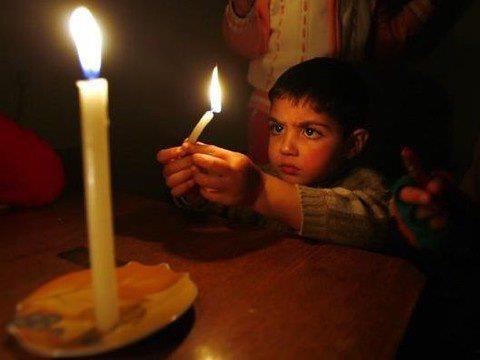 Mum vergisi    <br>ngiltere 1789 ylnda muma vergi getirdi. Devlet evde mum retimini yasaklayarak mum imalatn lisansa balad. Uygulamann 1831'de sona ermesiyle mumun poplaritesi hzla artt.