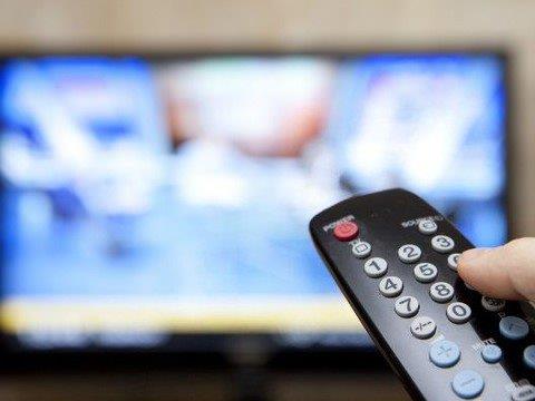 Televizyon vergisi    <br>ngiltere'de halen uygulamada olan bir vergi. Evinde televizyonu olan her vatanda yllk vergi demek zorunda. Grme engelliler ise televizyonu gremeyip sadece dinledikleri iin verginin yarsn dyorlar.