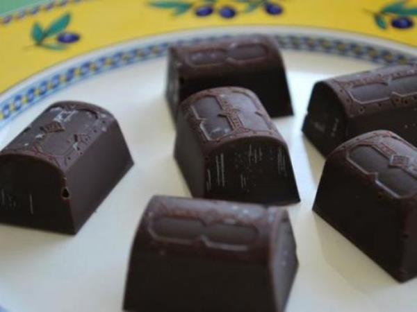 Karnca Baz lkelerde ekerlemelerde, baz lkelerde de ikolatalarda kullanlan karncalar; frnda veya kzartlarak da yenilmektedir. zellikle Fransa da karncal ikolatalar poplerdir.