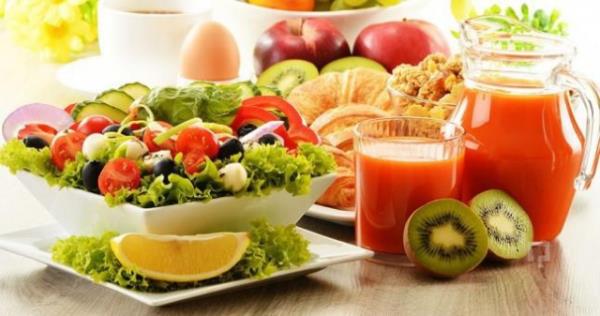 Krmz ve turuncu renkli sebzeler: zellikle domates, havu ve krmz biberde bulunan antioksidan beynin daha uzun sre salkl kalmasn salyor.