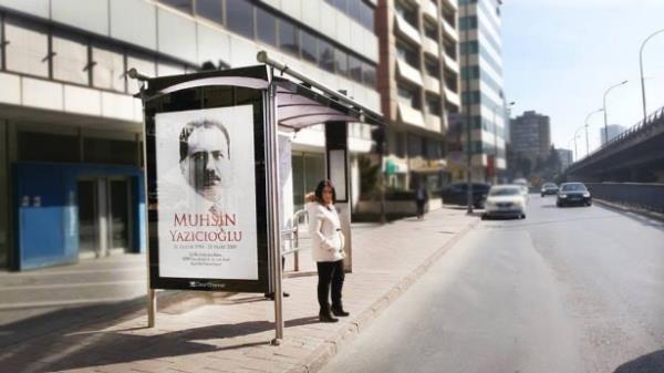 MUHSN YAZICIOLU<br>    Topluma mal olmu kiilerin ansna tasarlanan "Vefa Duraklar Projesi" kapsamnda hazrlanan zel grseller Proje kapsamnda ilk olarak stiklal Mar'nn airi Mehmet Akif Ersoy iin zel durak tasarlanmt. Bar Mano, Prof. Dr. Necmettin Erbakan, Muhsin Yazcolu, Kayahan, Turgut zal ve Zeki Alasya gibi isimler ansna zel duraklar yapld.