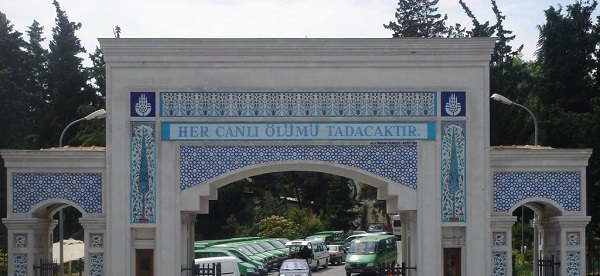 Konya / You've got a mail <br>    Gelin erkek evine gtrlrken mezarlktan geirilmesine zen gsteriliyor. Bunun nedeni geline "Dn grdn, lm de unutma" mesajn vermek.