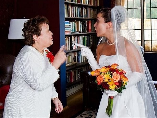 Afyonkarahisar / Kz vermeden ay-kahve yok!   <br>  Afyonkarahisar'da kz isteme srasnda erkek tarafna yalnzca su ikram ediliyor. Kz verilirse erkek taraf cuma gn aya davet ediliyor.